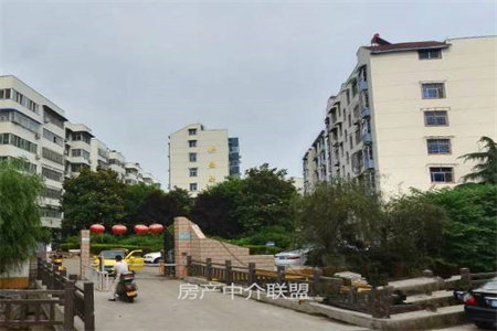 新房现房，接着买接着住！顶账便宜！新城·荣樾大都会3室